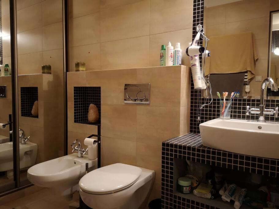 Shalom Corner *Parking For Free* Appartement Krakau Buitenkant foto