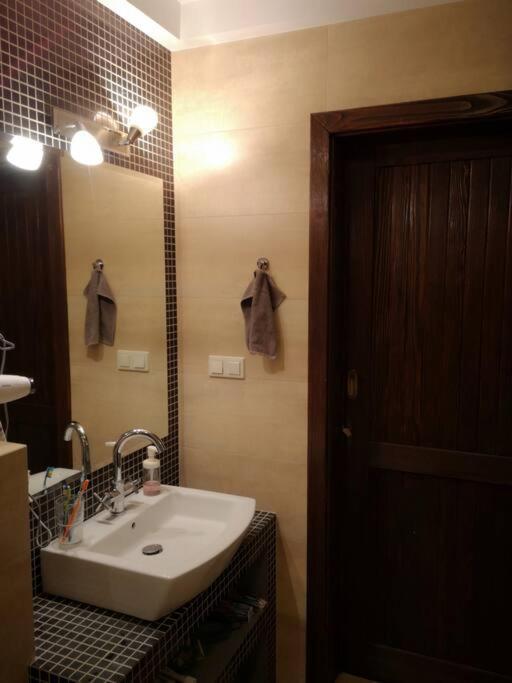 Shalom Corner *Parking For Free* Appartement Krakau Buitenkant foto